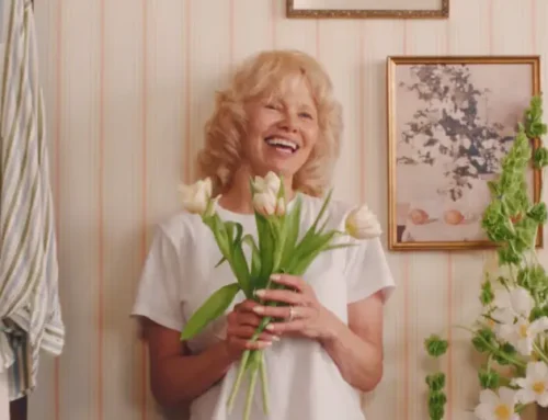 Pamela Anderson shuns AI with American Eagle’s lingerie
brand