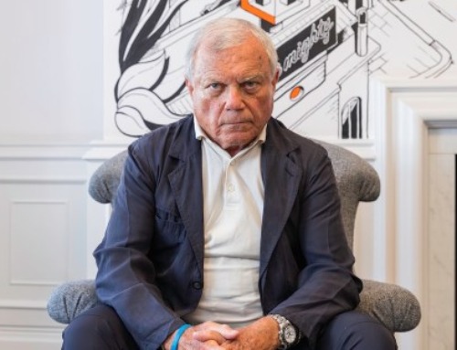 Sir Martin Sorrell Sees No Easy Exit for Holding
Companies